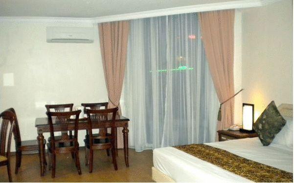 Regal Court Hotel קוצ'ינג חדר תמונה